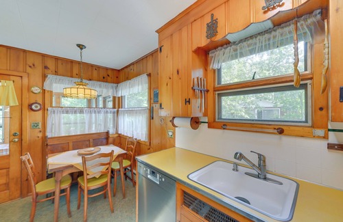 Cutchogue House | Walk to Beach: Long Island Wine Country Home!
