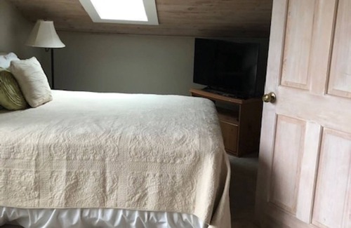 Misquamicut House | WALK TO BEACH! Misquamicut cottage Weekly rentals