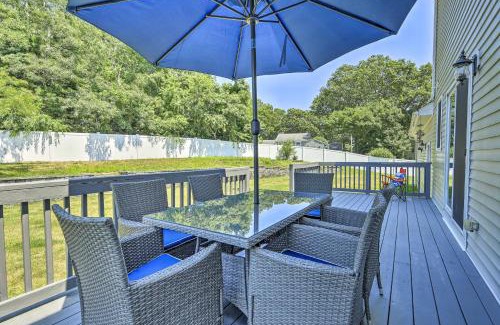 Buzzards Bay House | Walk to Beach on Buzzards Bay Onset Home with Deck!