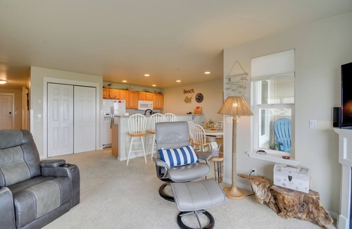 Westport Condo | Walk to Beach: ‘Panoramic Splendor’ Westport Condo