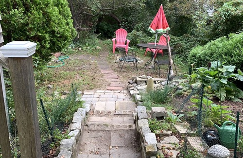 Newbury House | Walk to Beach. Private Nature and Bird Watching Trail. Quiet.