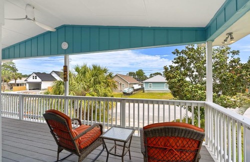 Silver Sands House | Walk to Beach Restaurants Fire Pit Large Porch
