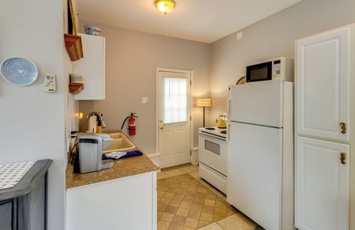Old Town Apartment | Walk to Beach + Restaurants: Somers Point Studio