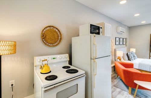 Old Town Apartment | Walk to Beach + Restaurants: Somers Point Studio