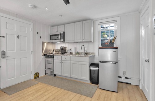 Hyannis Apartment | Walk To Beaches, Main Street, and Harbor. Quiet Neighborhood. Captain Gosnold Village M1