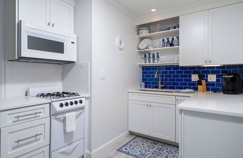 Hyannis Apartment | Walk To Beaches, Main Street, and Harbor. 1BR Cottage. Quiet Area. Captain Gosnold Village 12A