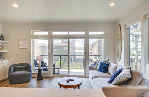 Lincoln City House | Walk to Beaches Siletz Bay Bliss Townhome