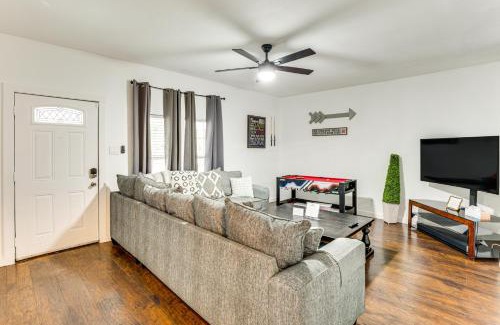 Oak Cliff Apartment | Walk to Bishop Arts District Home with Deck