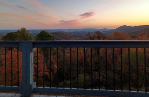 Sparta House | Walk to Blue Ridge Parkway/Waterfalls