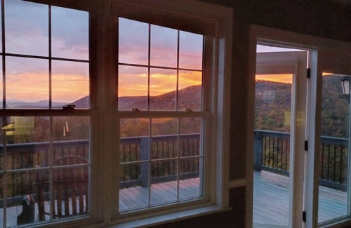 Sparta House | Walk to Blue Ridge Parkway/Waterfalls