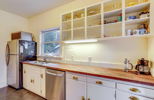 Phinney Ridge House | Walk to Brewery District: Seattle Home w/Deck