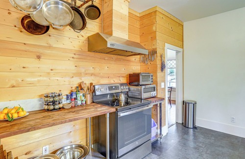 Phinney Ridge House | Walk to Brewery District: Seattle Home w/Deck