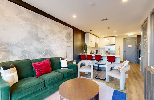 Nashville Condo | 🎶 Walk to Broadway! Cozy 6 Person Retreat with All that You Need (and more)! ✨