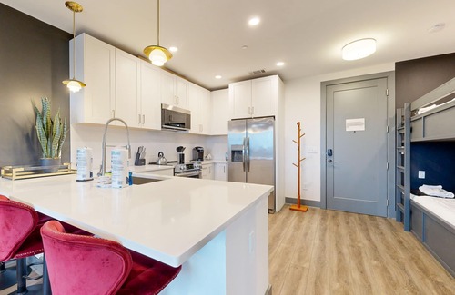Nashville Condo | 🎶 Walk to Broadway! Cozy 6 Person Retreat with All that You Need (and more)! ✨