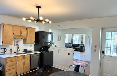 Williamstown House | Walk to campus; open concept kitchen/living;nature trail at end of this quiet st