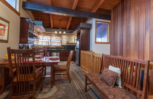 Mammoth Lakes Condo | Walk to Canyon Lodge from this Cozy and Updated CondonTOML-CPAN-11200