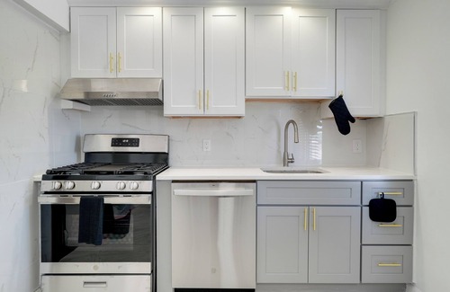 South Louisville Apartment | Walk to Churchill Downs: Louisville Apartment!