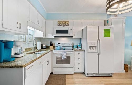 North Forest Beach Apartment | Walk to Coligny Beach Park Family-Friendly Villa