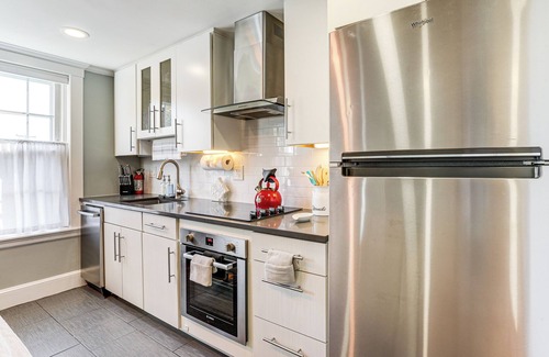 Harbor View - Orient Heights Apartment | Walk to Constitution Beach: Mid-Century Boston Gem