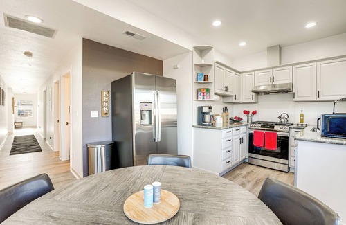 West Alameda House | Walk to Crab Cove Beach: Alameda Home w/Game Room