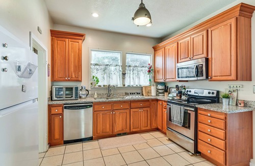 Scappoose House | Walk to Crown Zellerbach Trl: PNW 'Celestial Inn'