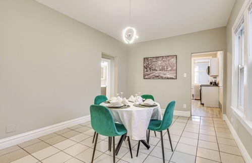 West Ridge Apartment | Walk to Devon Avenue & Warren Park: Chicago Apt!