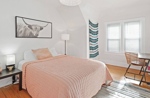 Speer House | Walk to Dining, Shops, Coffee, & More - Washington Park West