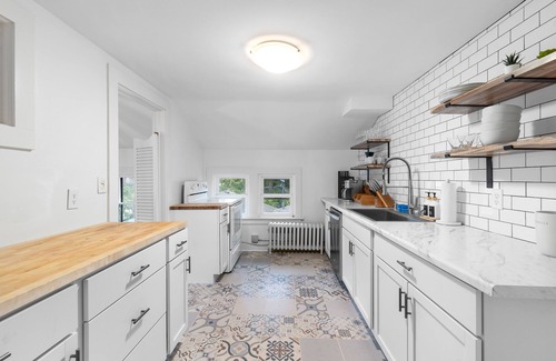 Lake Geneva House | Walk to downtown/beach Huge historic house perfect for large groups or families