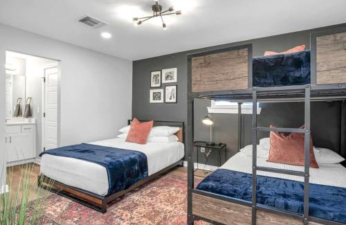 North Capitol Apartment | Walk to Downtown Broadway with Pool, Free Parking, and Gym