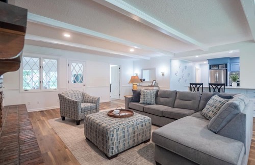 Hahira House | Walk to Downtown Hahira: Shops, Restaurants & Bars from Cozy 3-Bedroom Home