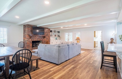 Hahira House | Walk to Downtown Hahira: Shops, Restaurants & Bars from Cozy 3-Bedroom Home