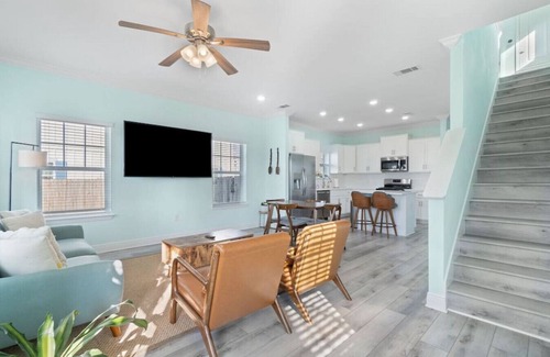 Downtown House | Walk to downtown + seafood market. *Bay views*
