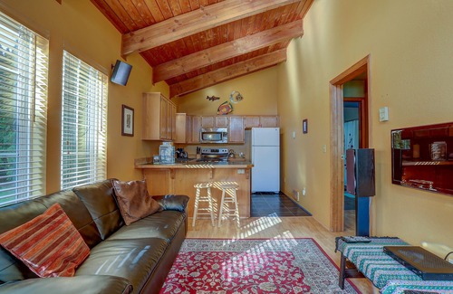 White Salmon House | Walk to Downtown White Salmon, Sweet Retreat