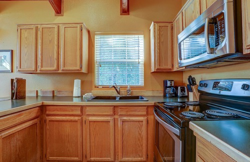 White Salmon House | Walk to Downtown White Salmon, Sweet Retreat