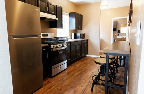 Franklin House | Walk to DTLB, RetroRow, & Beach!