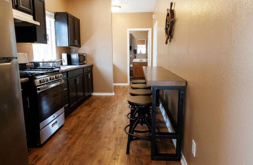Franklin House | Walk to DTLB, RetroRow, & Beach!