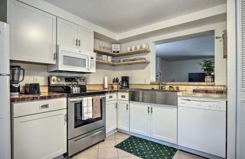 Taylor's Pond House | Walk to Dtwn and Breweries Townhome in Cary!
