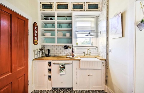 Sturgeon Bay Apartment | Walk to Dtwn Shops and Eats Sturgeon Bay Retreat