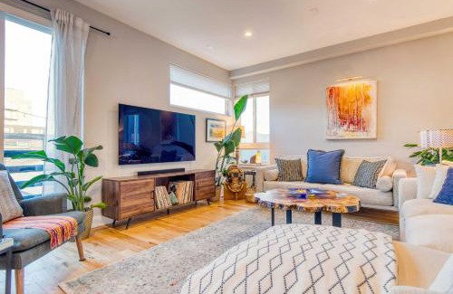 West Colfax House | Walk to Empower Field Townhome with Hot Tub!
