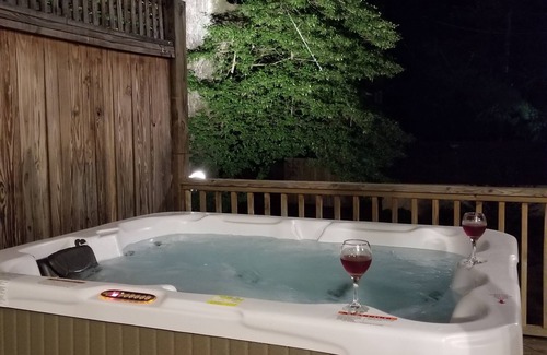 Black Mountain Apartment | Walk to Everything! Large studio with hot tub in Black Mountain