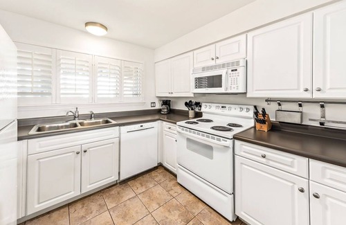 Ono Island Condo | Walk to FloraBama | 2 Pools | 2 Boat Docks w/Slips | My Beach Getaways