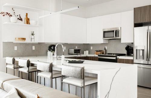 Jefferson Park House | Walk to Gameday - Jefferson Park Condo - Tesoro