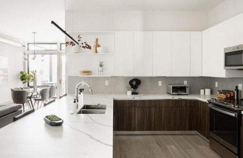 Jefferson Park House | Walk to Gameday - Jefferson Park Condo - Tesoro