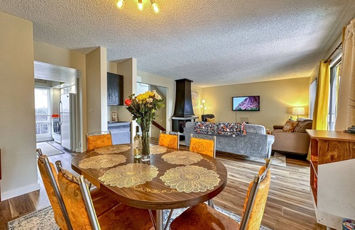 West Colorado Springs House | Walk to Garden of the Gods ☀ Propane Firepit & Fenced in Patio near Manitou