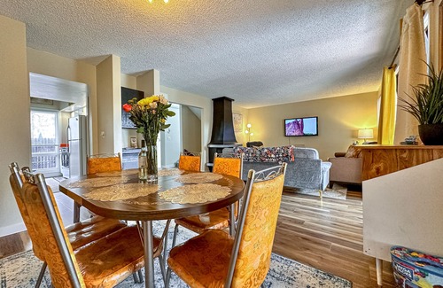West Colorado Springs House | Walk to Garden of the Gods ☀ Propane Firepit & Fenced in Patio near Manitou