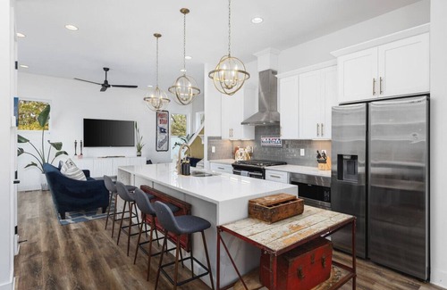 Hurwood Heights House | Walk to Geodis Stadium and Restaurants - Rooftop Deck + Garage