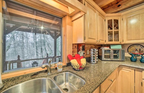 Maggie Valley House | Walk to Golfing Grand Maggie Valley Cabin!