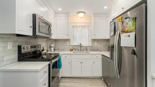 Gloucester House | Walk To Good Harbor OCEAN VIEWS Open All Year