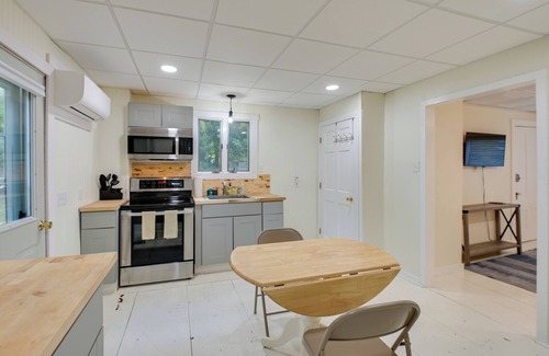 Sorrento Apartment | Walk to Harbor: Pet-Friendly Apt in Sorrento!