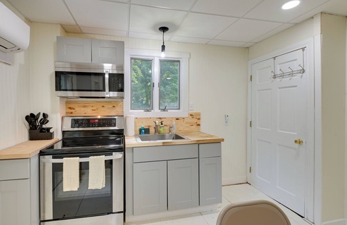 Sorrento Apartment | Walk to Harbor: Pet-Friendly Apt in Sorrento!
